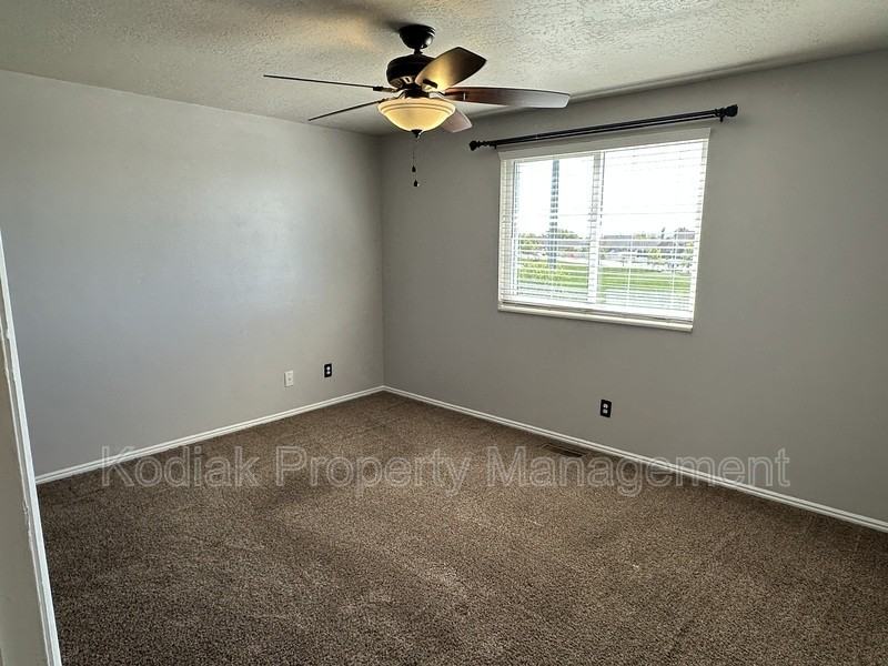 1941 Jenny Ln - Photo 7 of 20