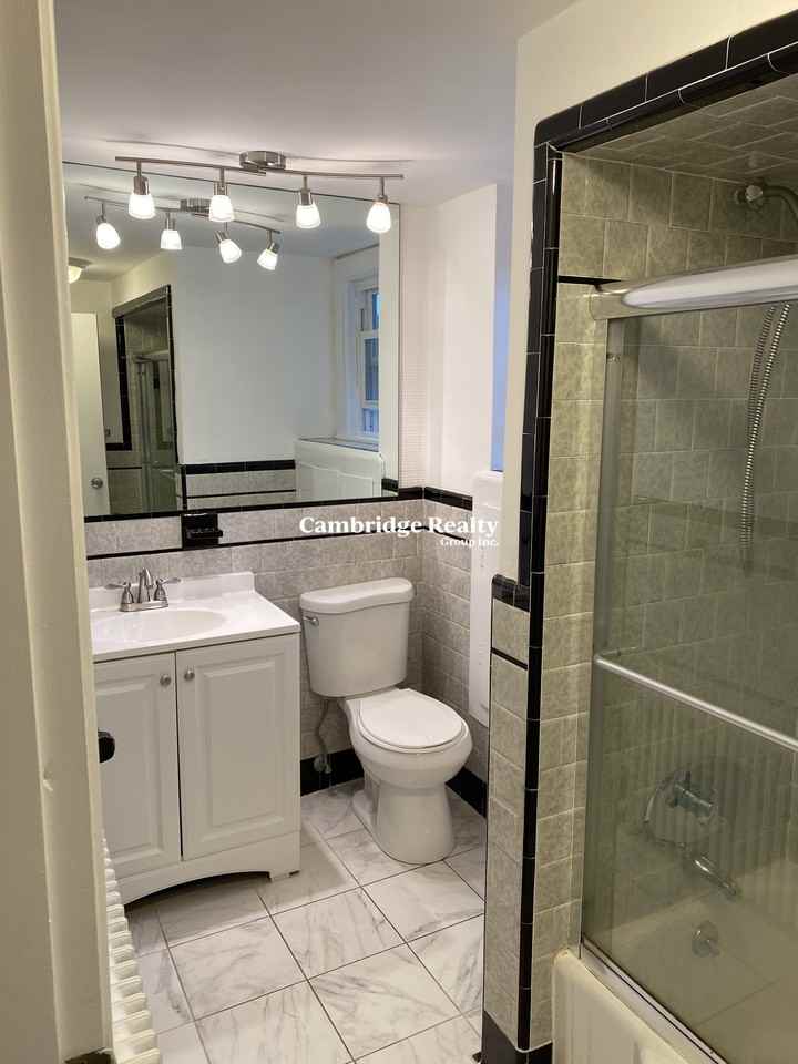 143 Washington Cir #2 - Photo 5 of 10