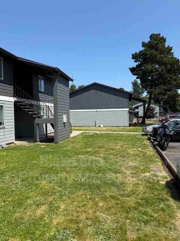 3879 Ne 152nd Ave
