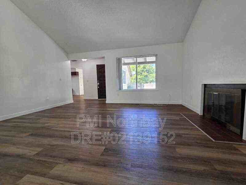 1152 Hartford Pl - Photo 2 of 16