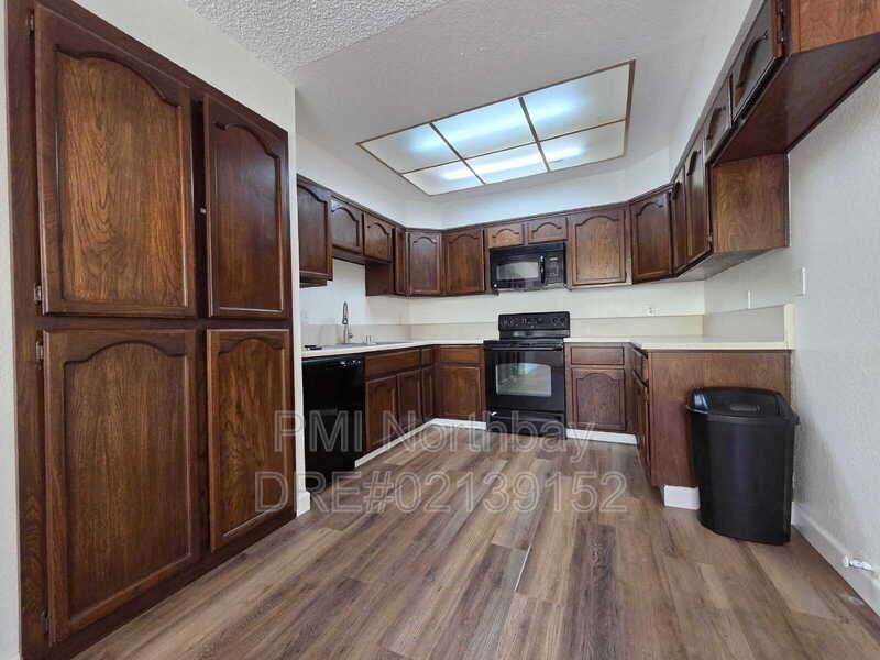 1152 Hartford Pl - Photo 6 of 16