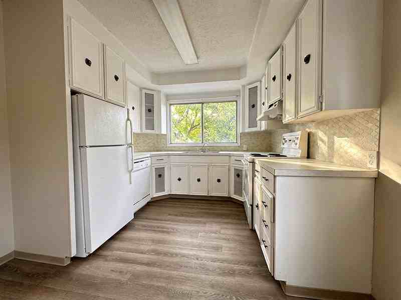 14210 103 Ave Nw - Photo 7 of 26