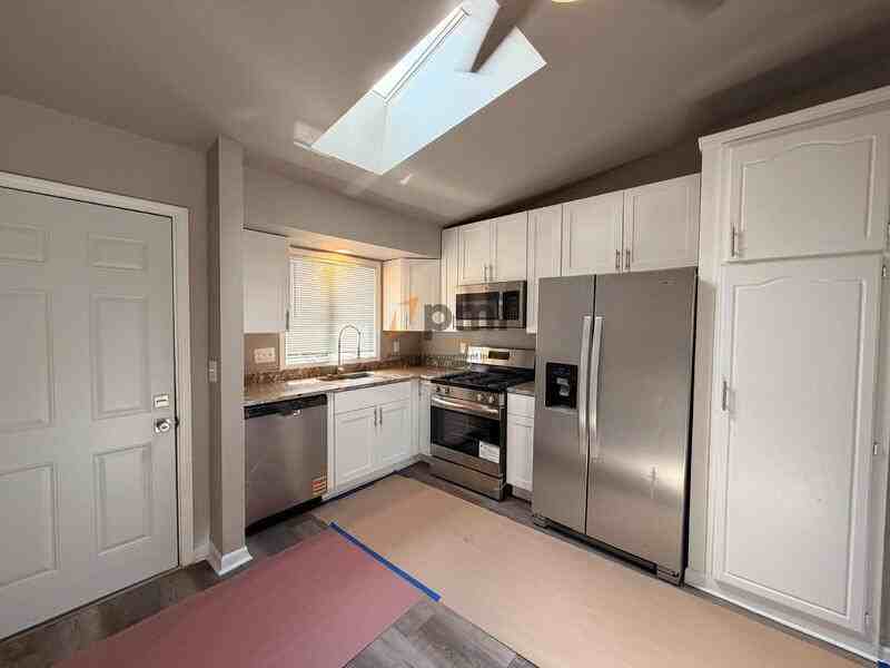 160 Meadows Cir #160 - Photo 5 of 16