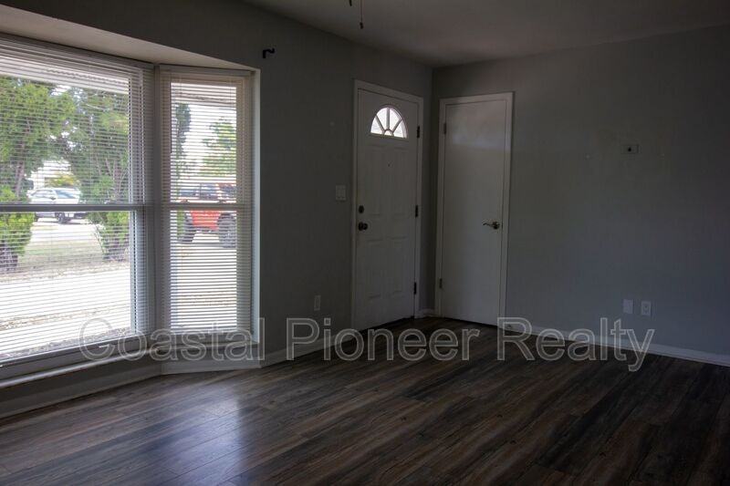 10760 62nd Ave - Photo 3 of 25