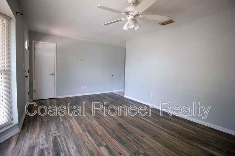 10760 62nd Ave - Photo 4 of 25