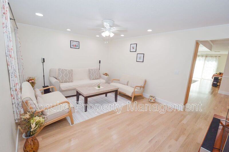 279 Maple Rd - Photo 2 of 18