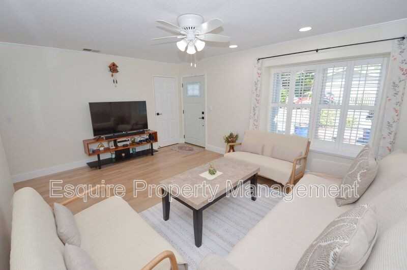 279 Maple Rd - Photo 3 of 18