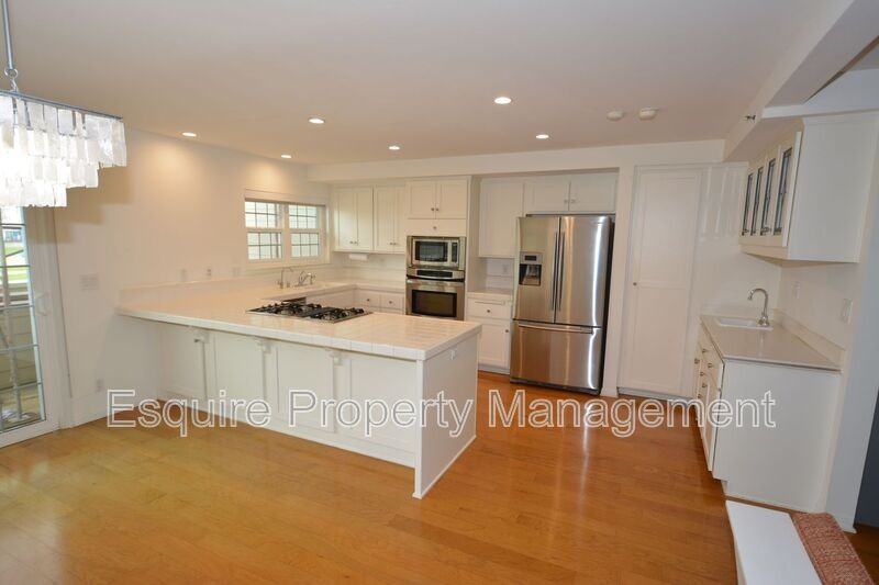 2847 Harbor Blvd #1 - Photo 3 of 33