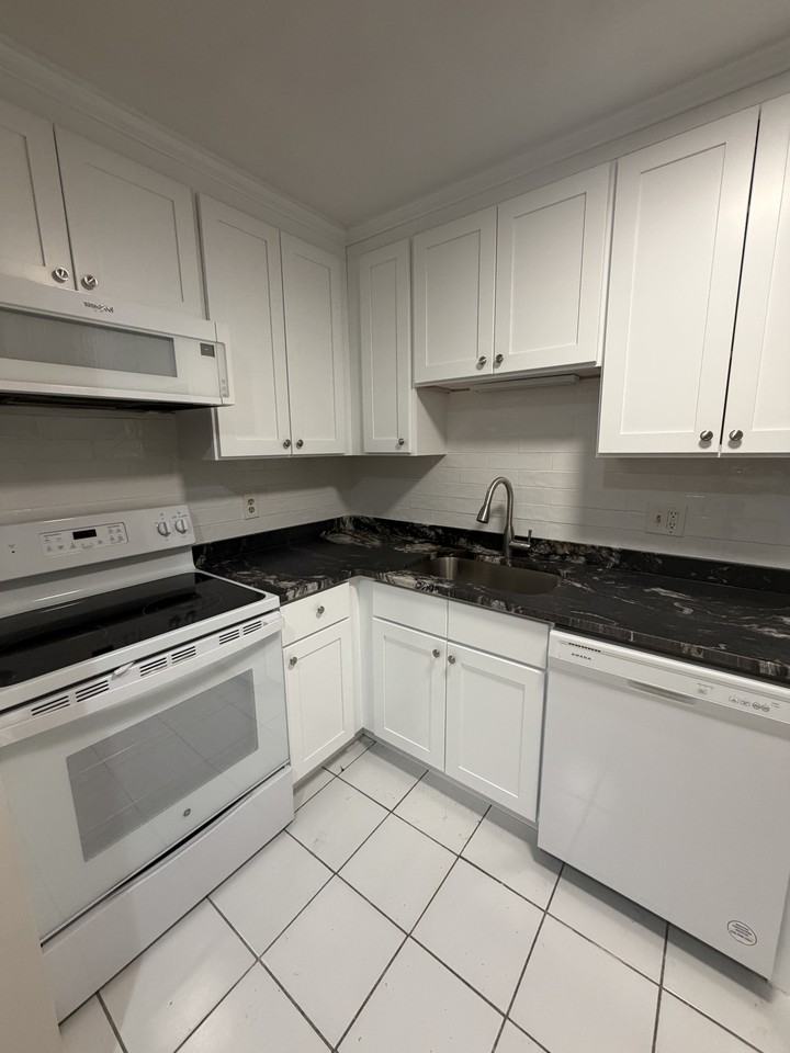 Mount Auburn St #2D - Photo 3 of 15