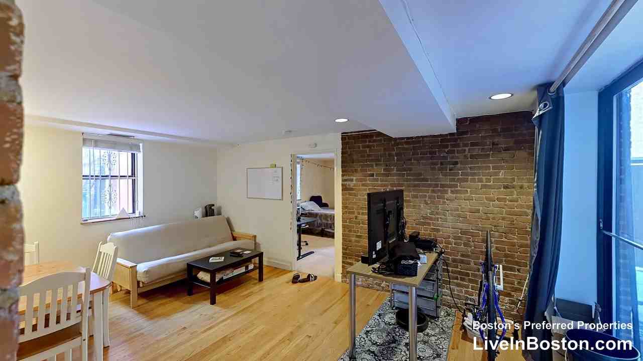 Gainsborough St. & Symphony #005 - Photo 4 of 18