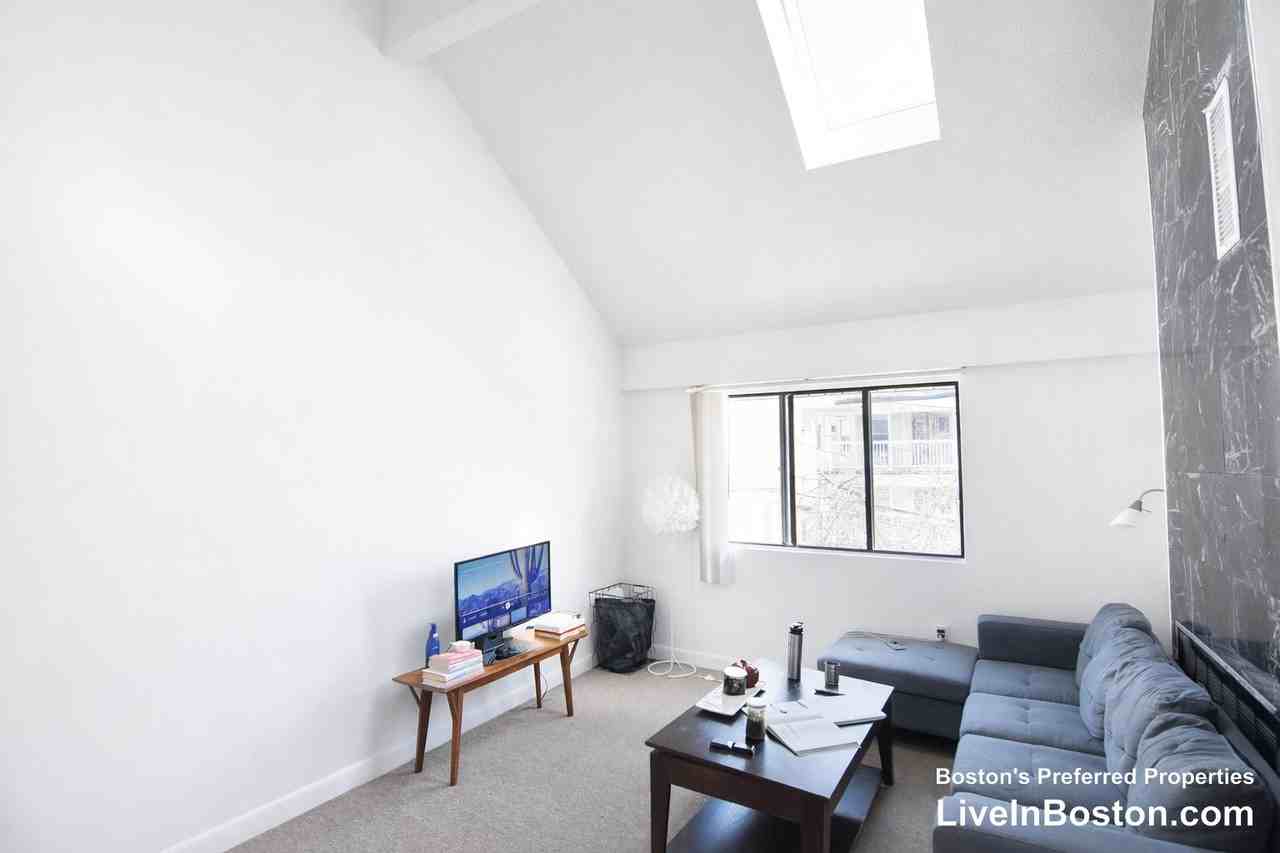 Euston Rd #308 - Photo 2 of 16