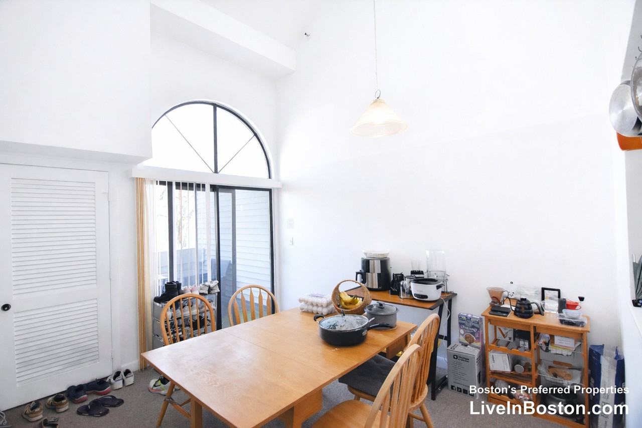 Euston Rd #308 - Photo 3 of 16