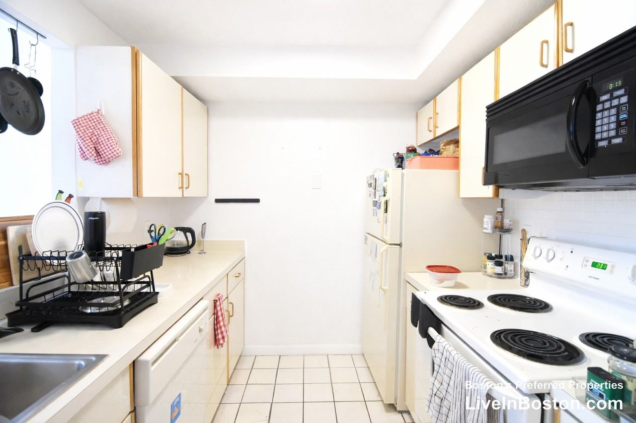 Euston Rd #308 - Photo 6 of 16