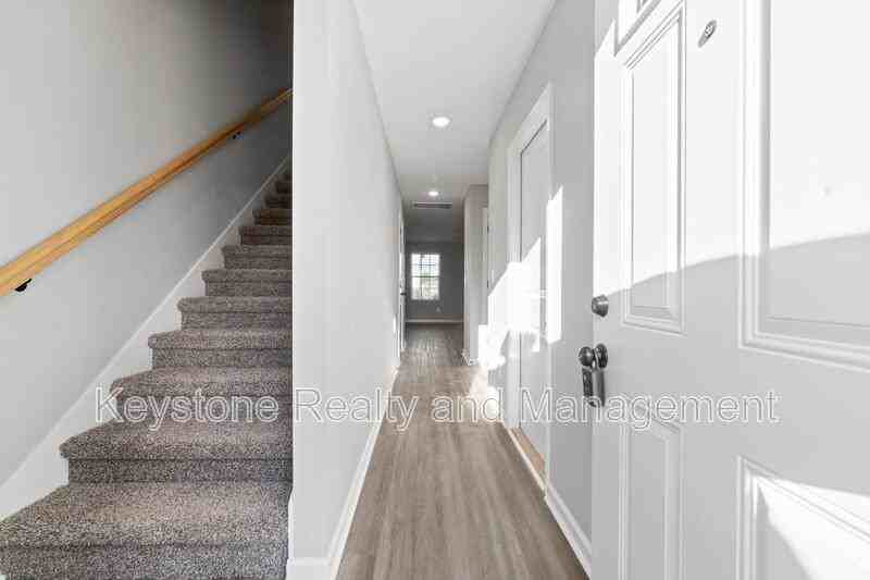 2186 - Photo 2 of 15