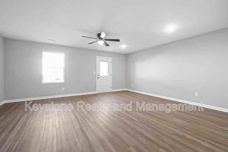 2186 - Photo 3 of 15