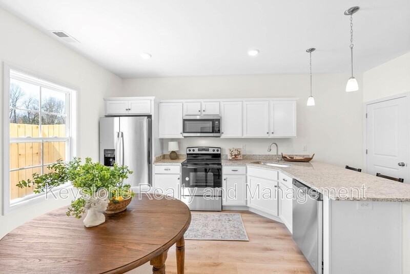 940 Britton Springs Rd - Photo 7 of 15