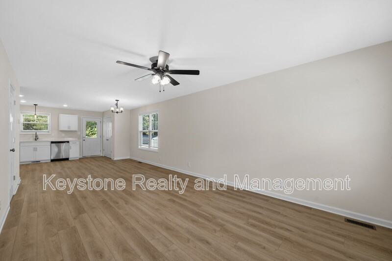 178 Oak St - Photo 3 of 16