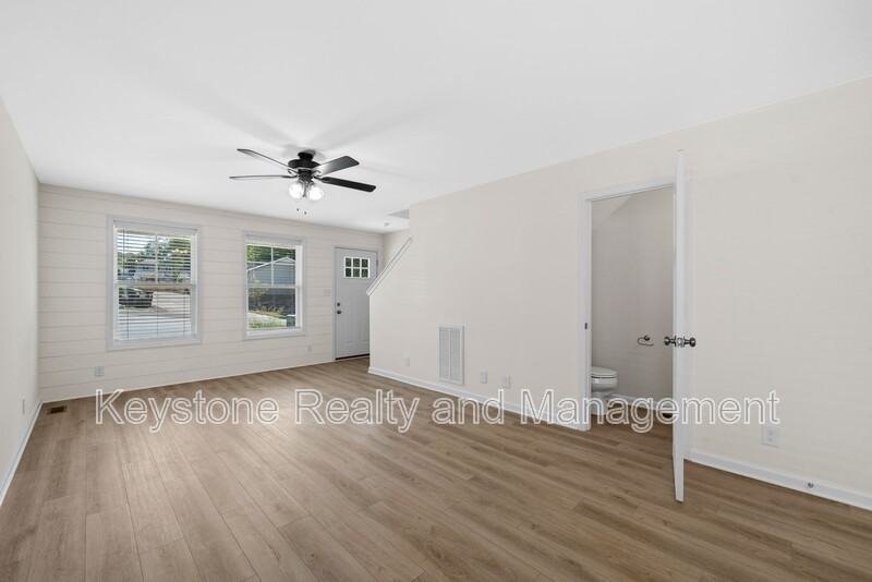 178 Oak St - Photo 4 of 16