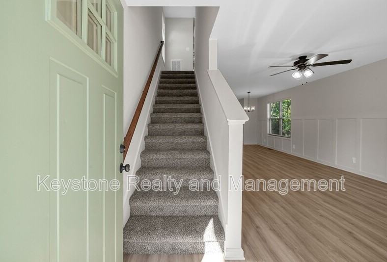 174 Oak St - Photo 2 of 16