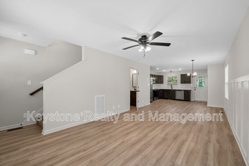 174 Oak St - Photo 3 of 16