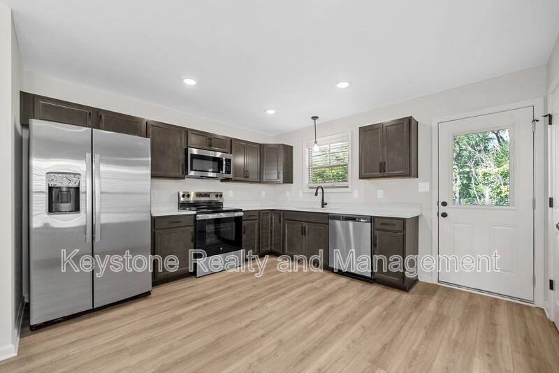 174 Oak St - Photo 7 of 16