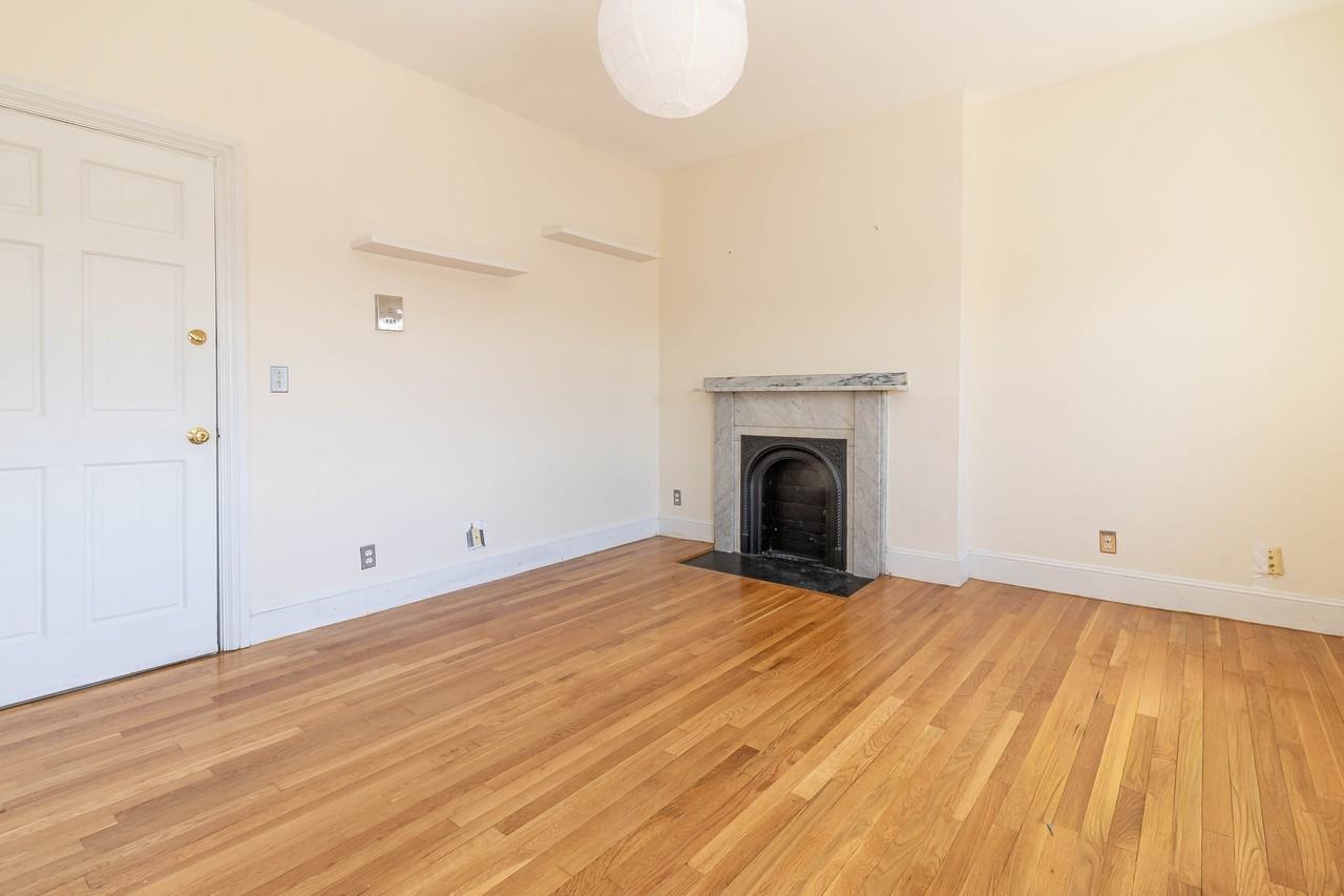 42 W Newton St #4-23 - Photo 6 of 17