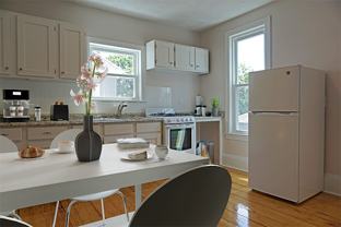 145 Brown St #2R - Photo 1 of 1