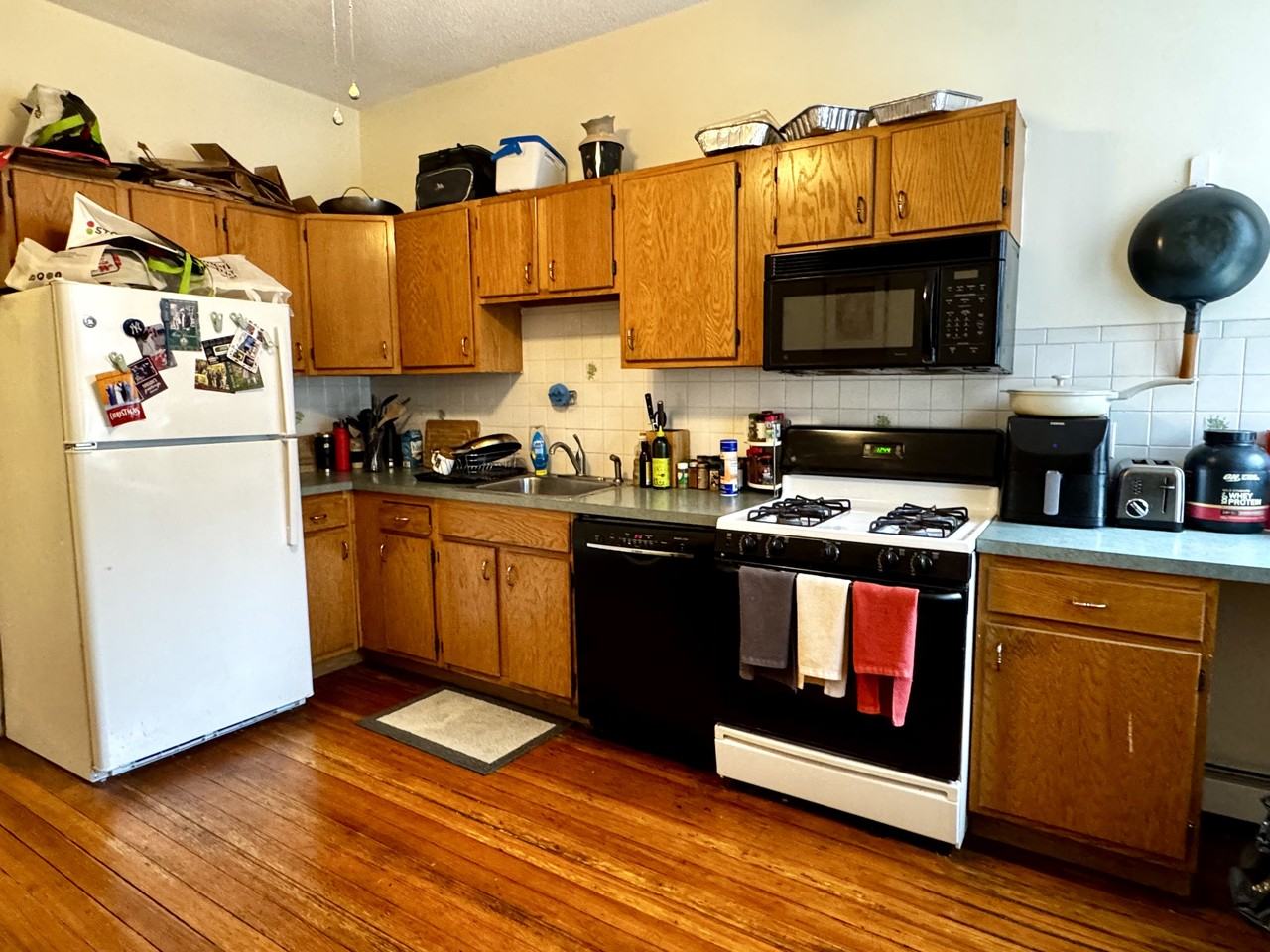 746 E 3rd St #1 - Photo 2 of 30