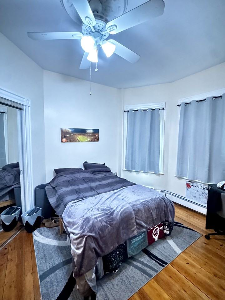 746 E 3rd St #1 - Photo 7 of 30