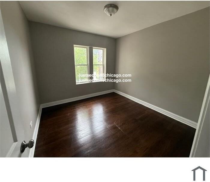 1019 W 83rd St #2 - Photo 2 of 3