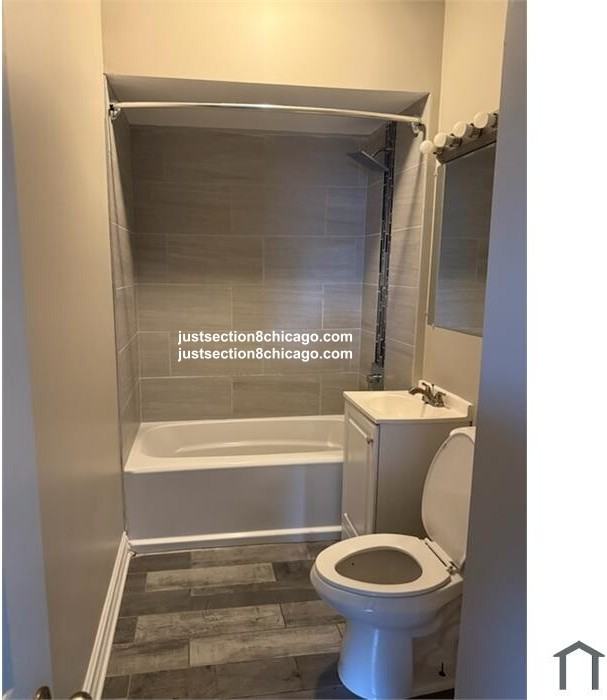 1019 W 83rd St #2 - Photo 3 of 3