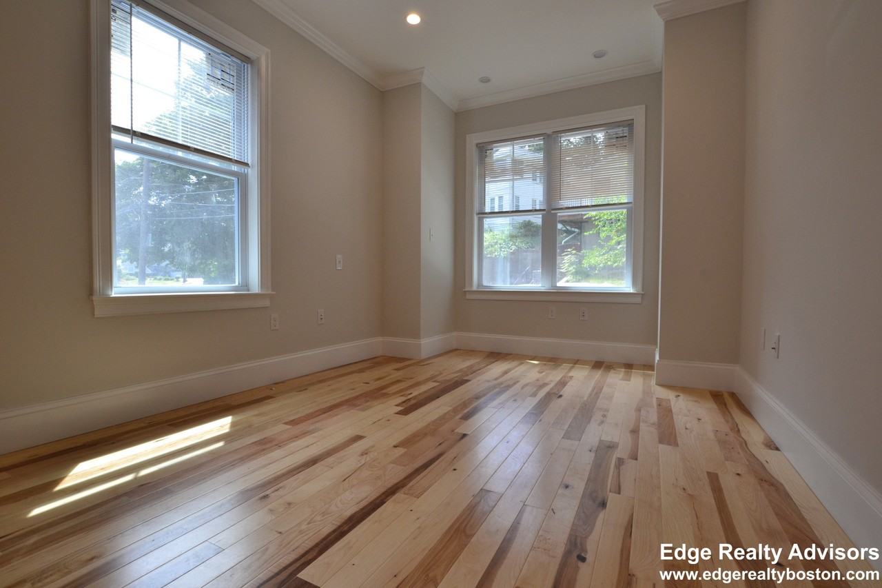 168 Bigelow St #1 - Photo 4 of 17