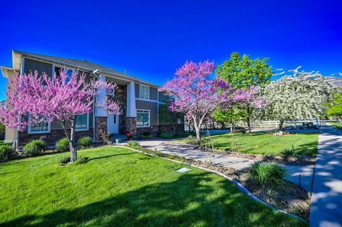 857 E Southfork Dr - Photo 2 of 50