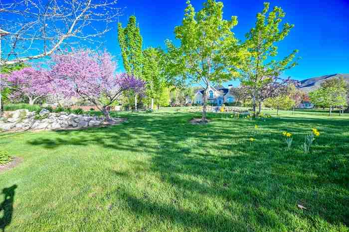 857 E Southfork Dr - Photo 7 of 50