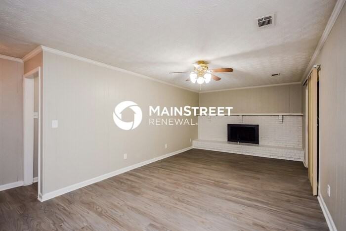 8313 Creek St - Photo 7 of 17