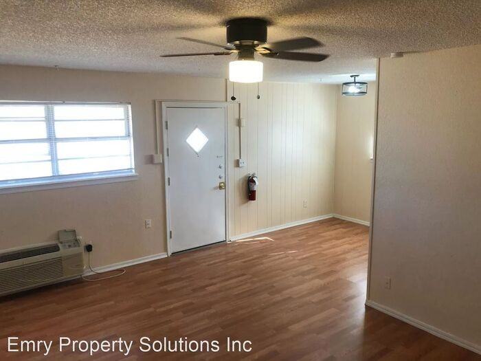 1608 59th St #8 - Photo 3 of 16