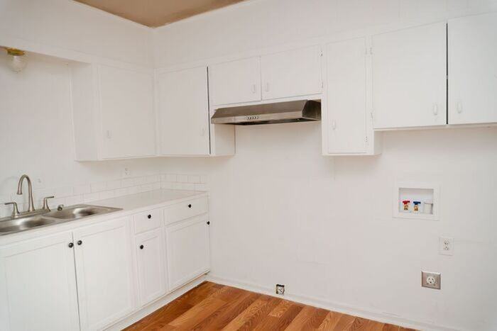 1514 29th Pl #2 - Photo 2 of 9