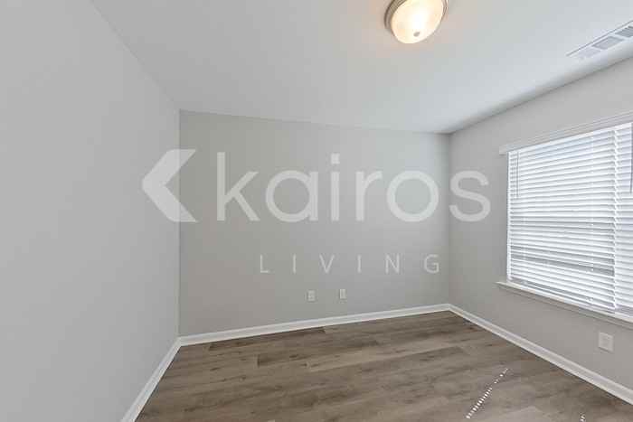 108 Lord Effingham Way - Photo 5 of 28