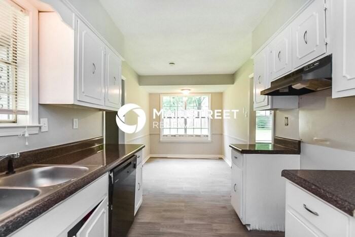 3571 Castleman St - Photo 5 of 16