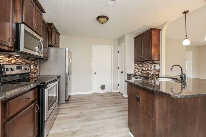 1363 Freedom Dr - Photo 5 of 19