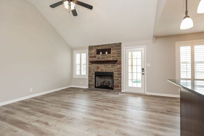 1363 Freedom Dr - Photo 7 of 19