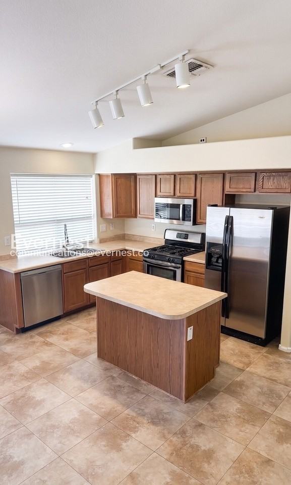 42520 W Hall Dr - Photo 3 of 46