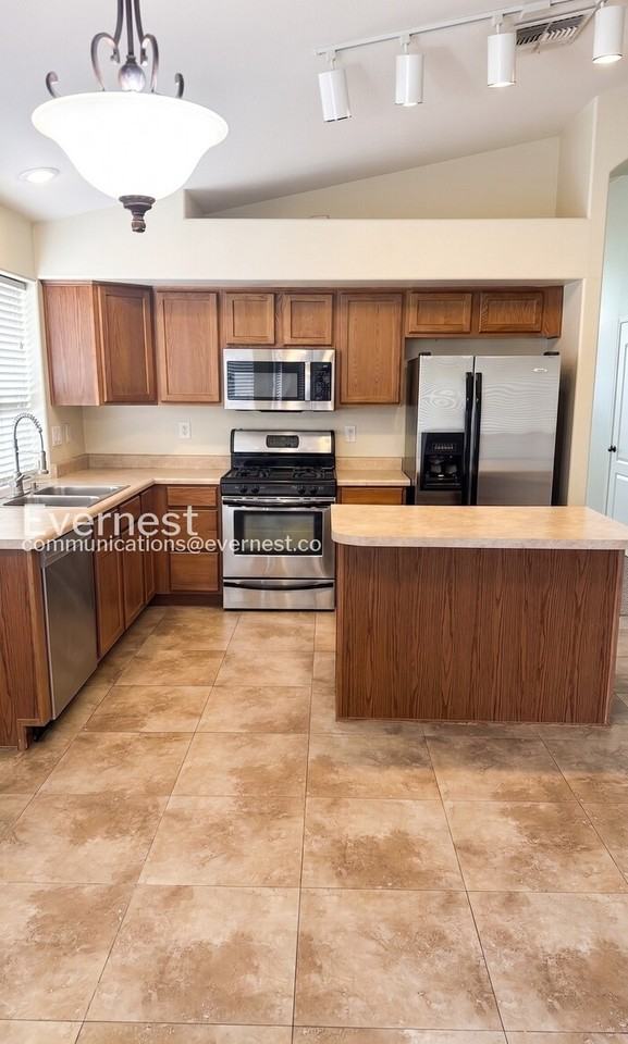 42520 W Hall Dr - Photo 6 of 46