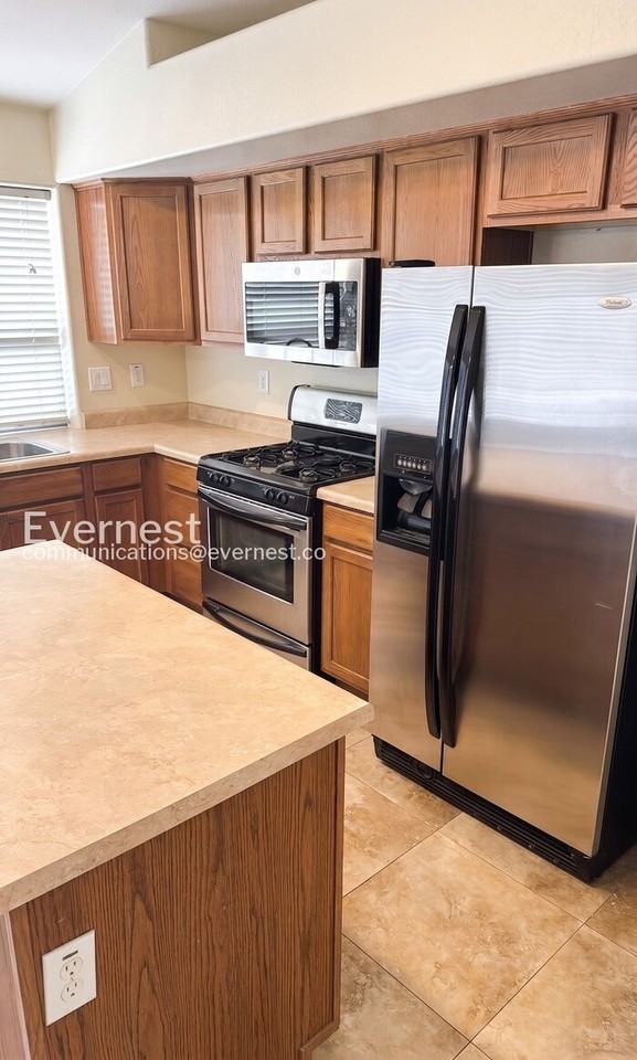 42520 W Hall Dr - Photo 7 of 46