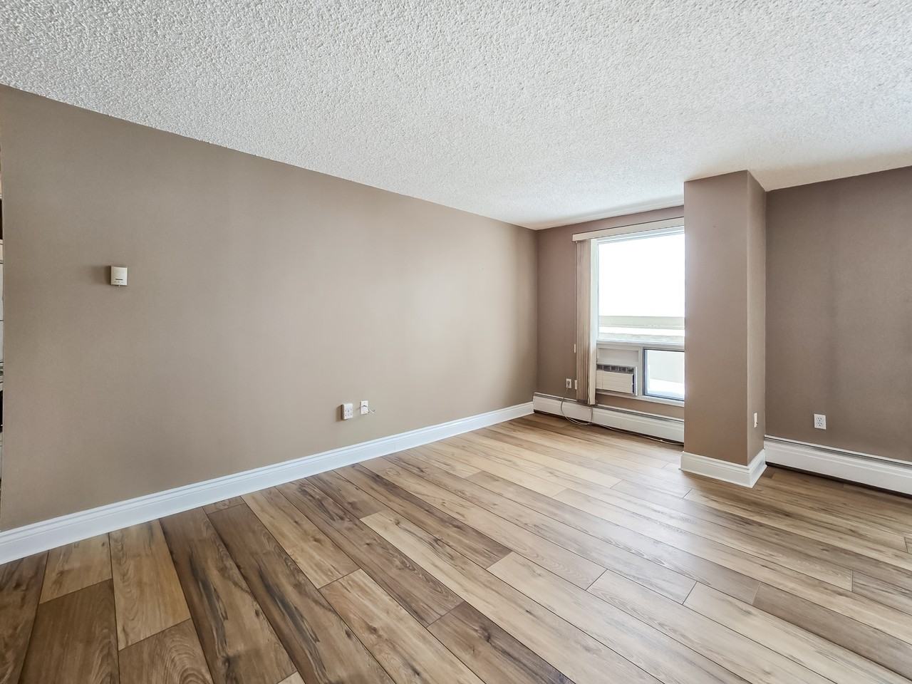 718 12 Ave Sw - Photo 5 of 19