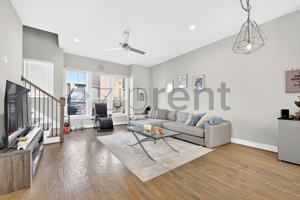 featured image of 4906 Live Oak St #3