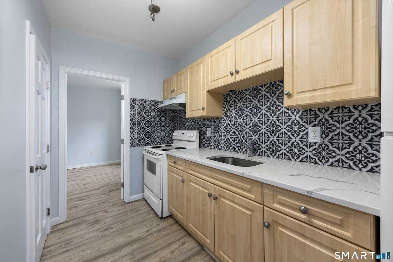 60 Center St #9 - Photo 5 of 20