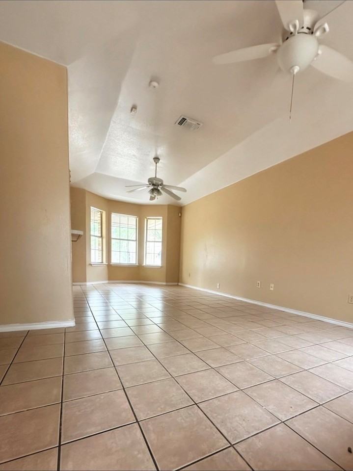 1472 Timber Valley Dr - Photo 3 of 19