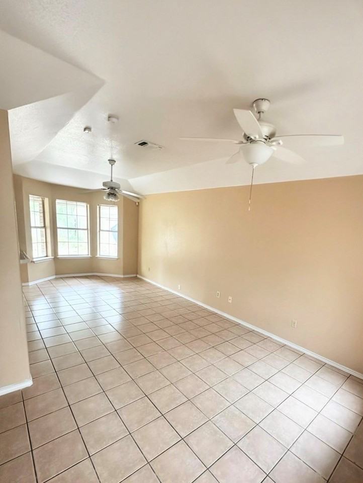 1472 Timber Valley Dr - Photo 4 of 19