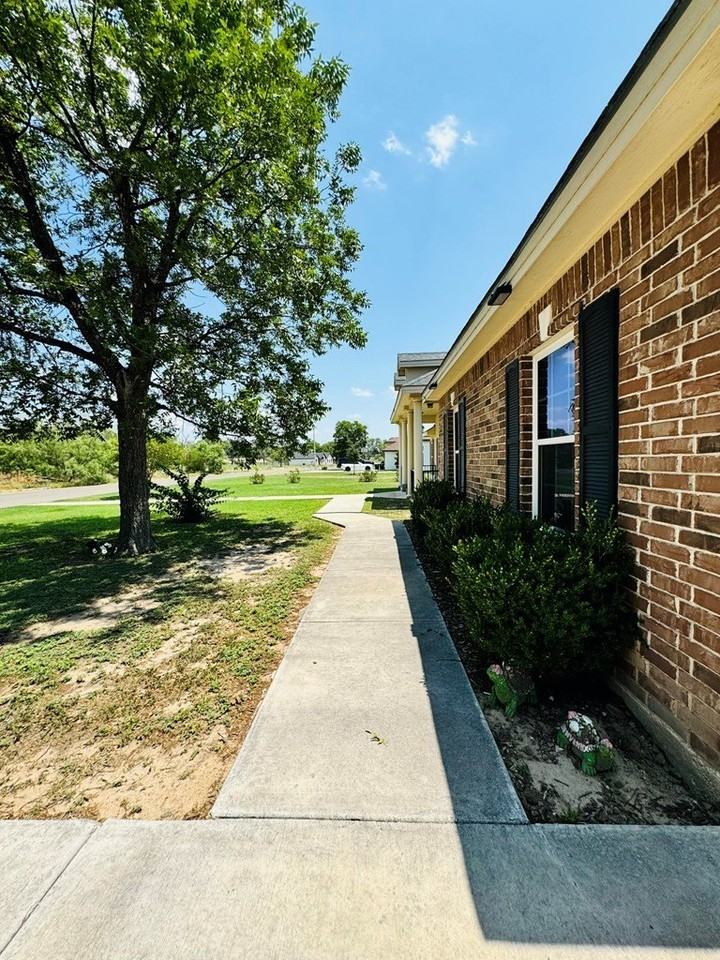 243 Eagle View Rd - Photo 3 of 28